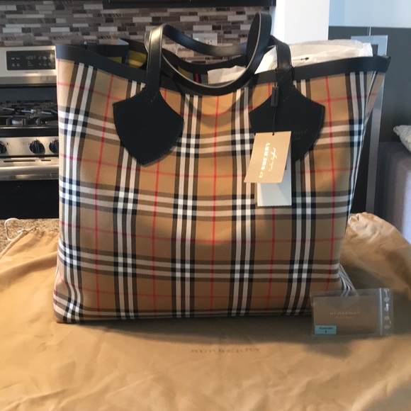 Burberry Handbags - NWT Burberry XL Giant Reversible Tote Handbag